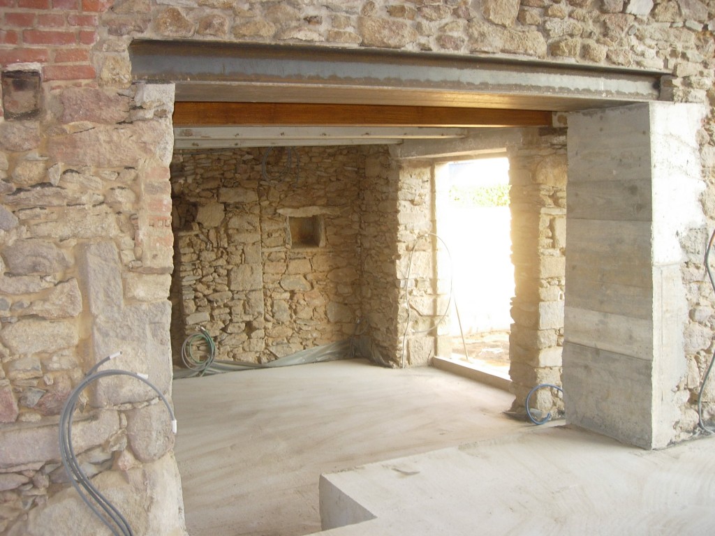 Ouverture de mur en pierre, en béton à Saint-Julien-du-Terroux